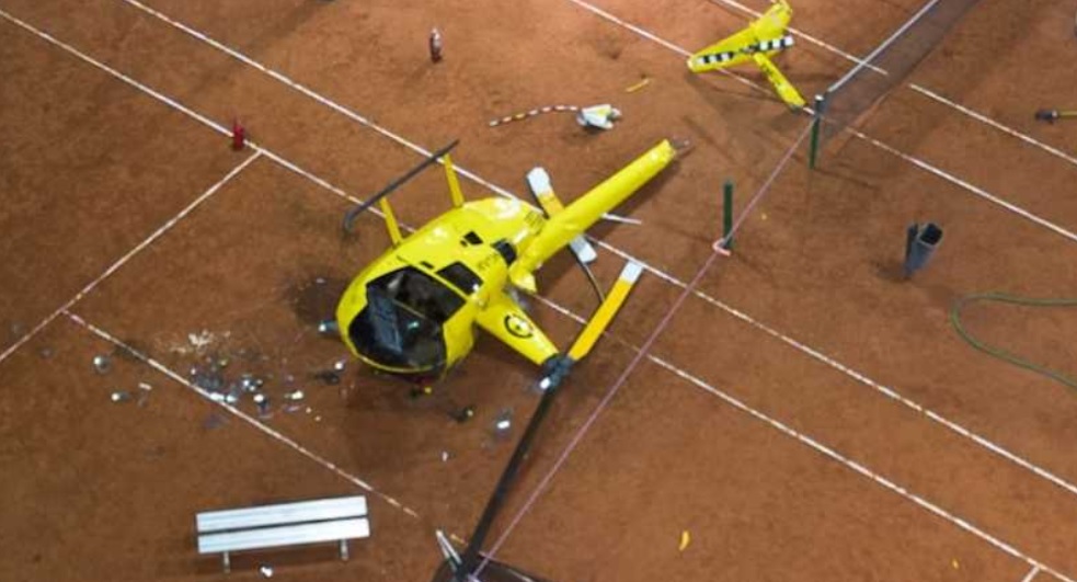 Un helicóptero en una cancha de tenis - la nueva columna de <a href="/juanterranova/">Juan Terranova</a> - En hipercritico.com -