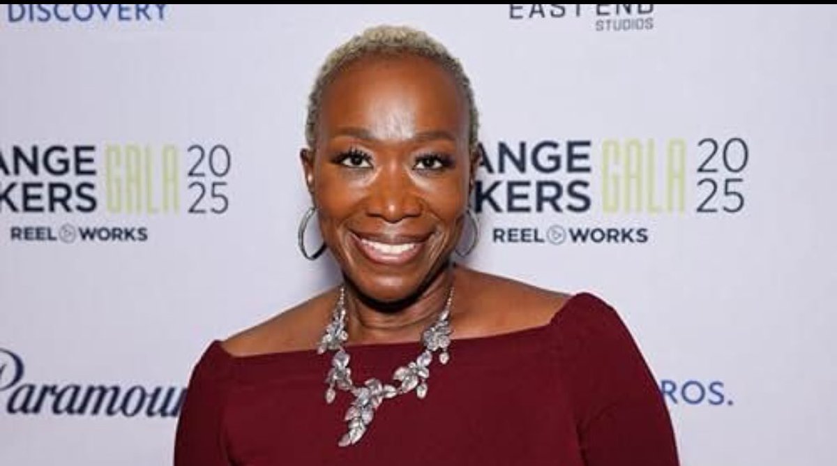 iAnonPatriot's tweet photo. BREAKING 🅱️

Joy Reid is now claiming that ‘Jingle Bells’ is RAClST… 

👀 https://t.co/weCv8rT7gr