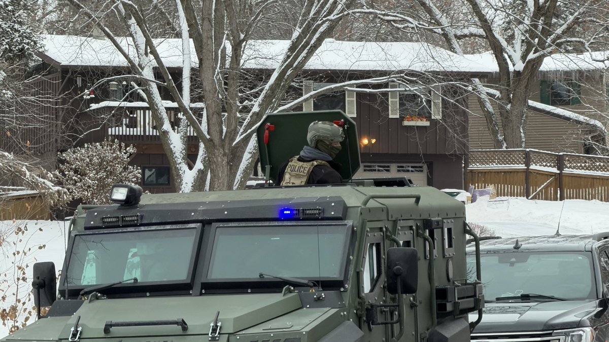 AndrewMercado's tweet photo. TWIN CITIES ICE RAIDS DAY 8: Armored vehicles and around 30-40 ICE agents conducting a raid in Burnsville, MN. A warrant was issued and two people were detained. One inside the house and one was a local bystander responding to the scene. https://t.co/N7KT1d30ts