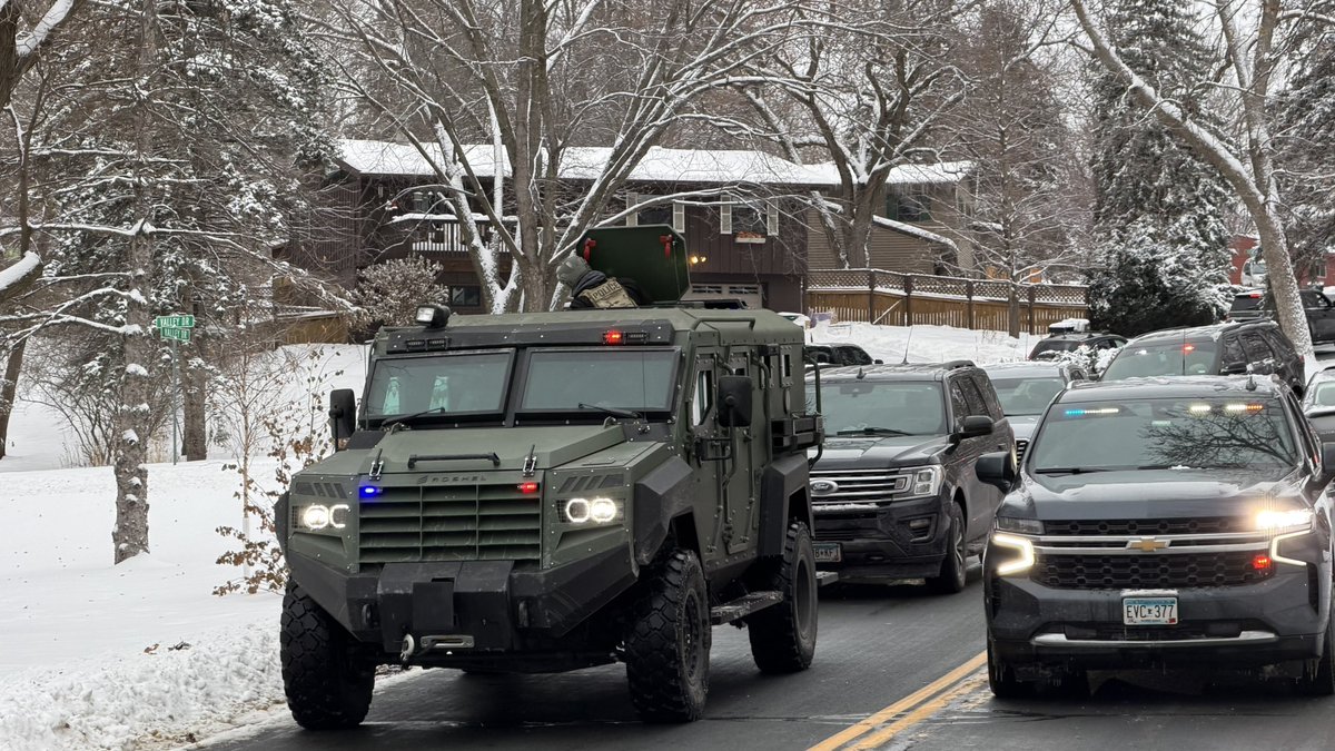 AndrewMercado's tweet photo. TWIN CITIES ICE RAIDS DAY 8: Armored vehicles and around 30-40 ICE agents conducting a raid in Burnsville, MN. A warrant was issued and two people were detained. One inside the house and one was a local bystander responding to the scene. https://t.co/N7KT1d30ts