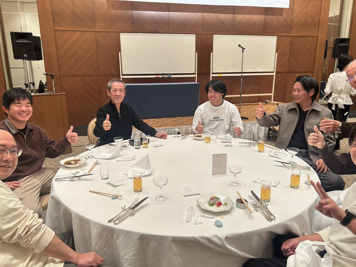 heiwakensetsu's tweet photo. 令和7年度忘年会をオアシスタワーにて開催しました！
1年間を振り返りながら、とても楽しい忘年会となりました！
豪華賞品をかけた『ひらがな作文ポーカー』で盛り上がりました🎁✨
今年も残りわずかとなりましたので、無災害で新年度を迎えていきましょう！
#大分県 #大分市 #土木 #建築 #建設業 https://t.co/1tj0UubC47