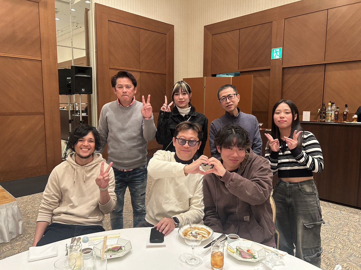 heiwakensetsu's tweet photo. 令和7年度忘年会をオアシスタワーにて開催しました！
1年間を振り返りながら、とても楽しい忘年会となりました！
豪華賞品をかけた『ひらがな作文ポーカー』で盛り上がりました🎁✨
今年も残りわずかとなりましたので、無災害で新年度を迎えていきましょう！
#大分県 #大分市 #土木 #建築 #建設業 https://t.co/1tj0UubC47