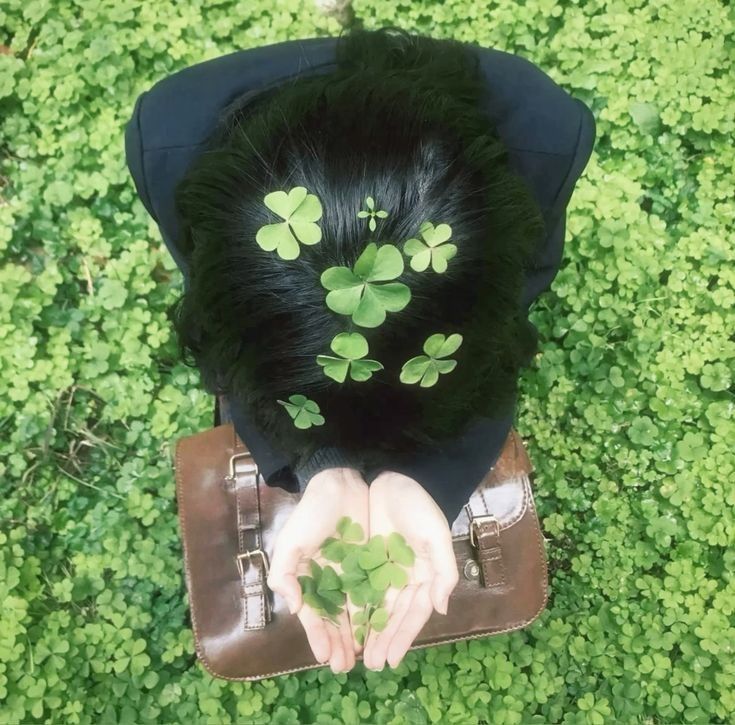 탐라에 클로버 뿌리기
🍀✨️☘️✨️
제가 어제 좋은 일이 있었어요
🍀✨️☘️✨️
트친들도 오늘 좋은일이 
많이 생겼으면 좋겠어요
🍀✨️☘️✨️