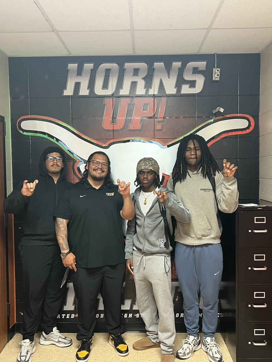 #AGTG After a great conversation with <a href="/Coach_GarciaJ/">Coach Johnny Garcia Jr.</a> I am blessed to receive an offer from <a href="/TLU_Football/">TLU Football</a> Thanks for the opportunity! <a href="/DobieLonghornFB/">Dobie Longhorn Football</a> <a href="/FitzmorrisCoach/">Coach</a> <a href="/HoustonHero713/">Mike West🤘🏾</a>