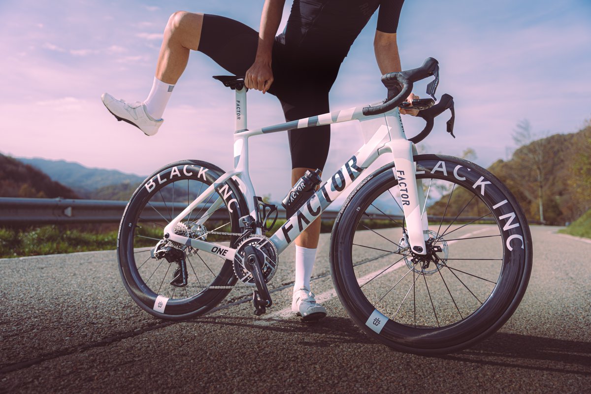 逸落 旧型のアイデンティティであったスリットやめたんか