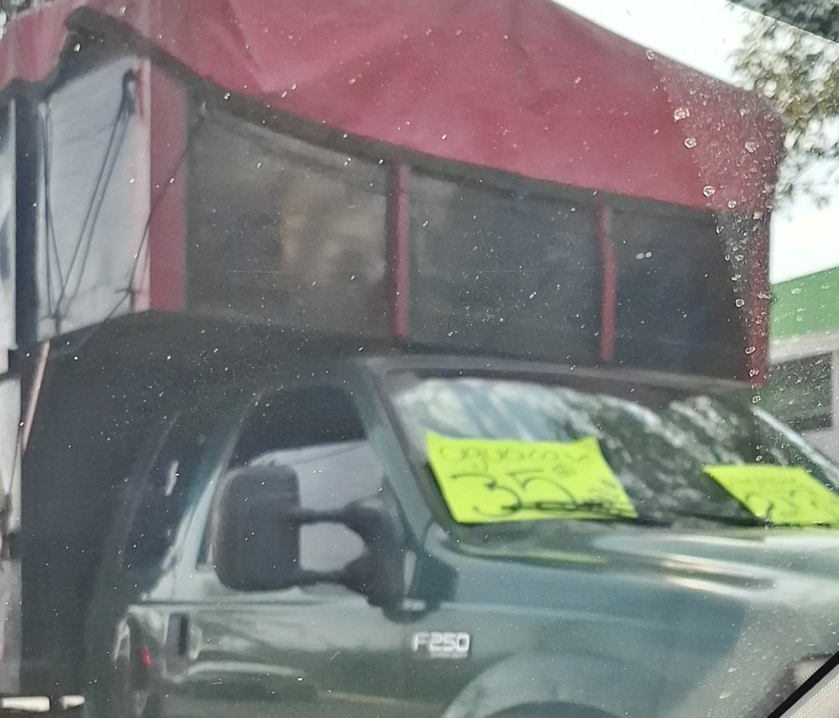 <a href="/Linea_Zapopan/">Línea 24/7 Zapopan</a> <a href="/InspZapopan/">Dirección de Inspección y Vigilancia</a> <a href="/HafidCerda/">HAFID CERDA</a> <a href="/PabloLemusN/">Pablo Lemus Navarro</a> <a href="/isauraamadorn/">Isaura Amador</a> 
Estimados de inspección, seguimos con problemas de ambulantes en la zona afuera de la bodega,  en la mañana, medio día y noche que venden buñuelos y los autos que se paran hacen tráfico
maps.app.goo.gl/GznPEupnLziGjn…