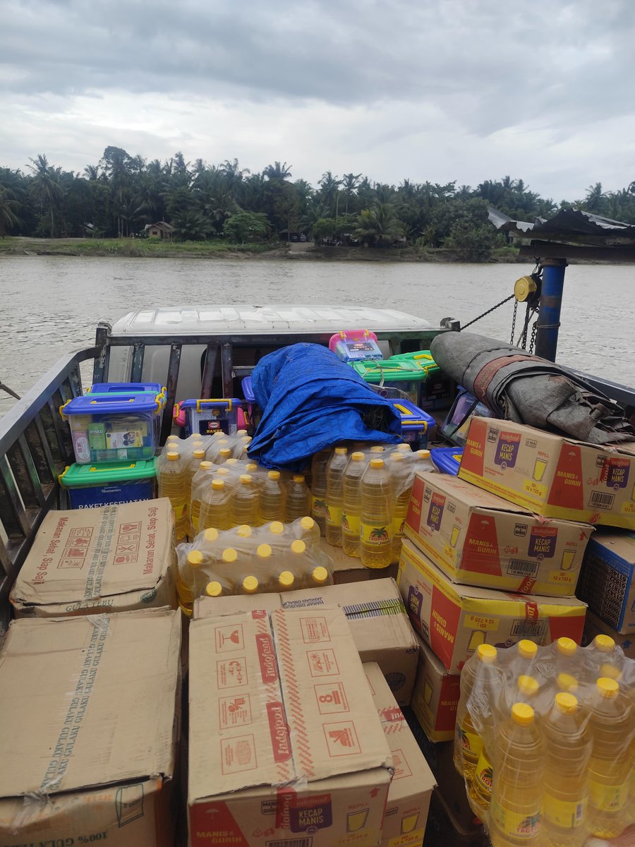 ❗️Update Distribusi Donasi❗️

Proses distribusi bantuan sembako di Kabupaten Langkat, dengan kondisi harus menyebrang bersama perahu warga.