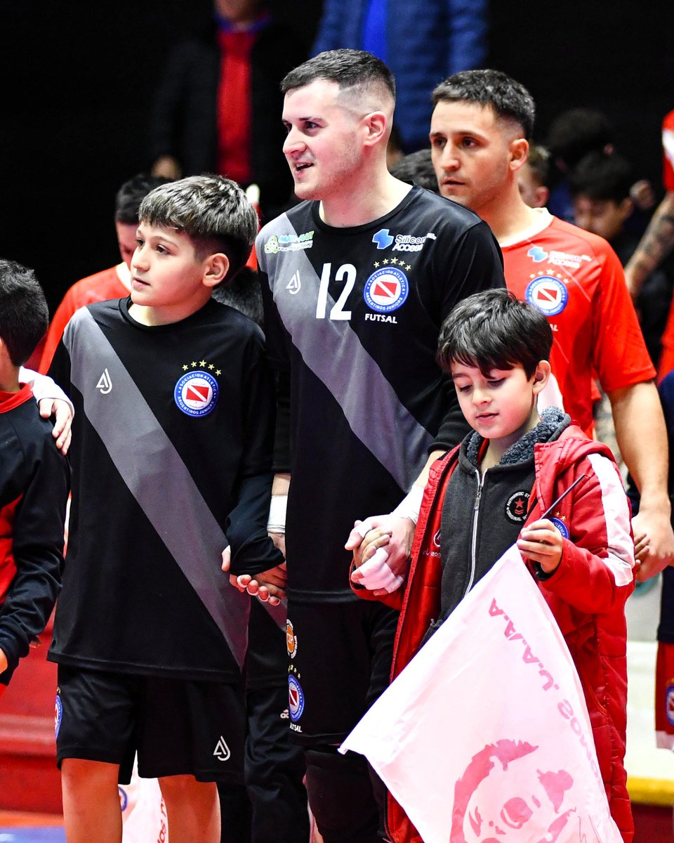 FutsalAAAJ's tweet image. #AAAJ ¡Gracias por este año juntos! 🐞

Luego de un 2025 defendiendo el arco de La Paternal, Juan Mahafud se despide del club. Todo el futsal de Argentinos te agradece por brindarte al máximo y te deseamos el mayor de los éxitos. 🙌

¡Un placer haberte tenido en casa! 🏠❤️