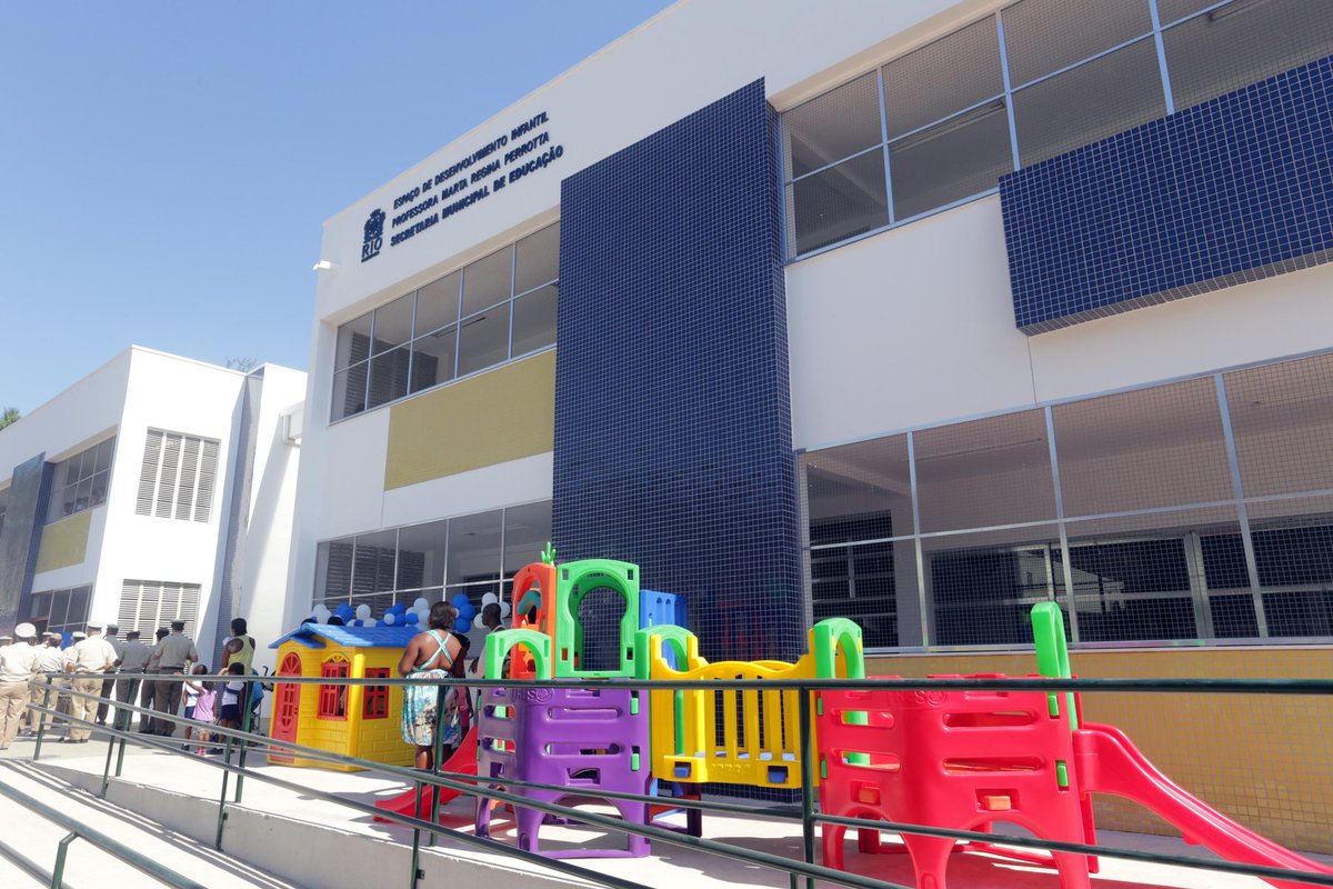 Novo Plano Nacional de Educação aprovado. O que muda na prática?

O PNE define as metas da educação para os próximos 10 anos, e agora temos um plano mais claro, monitorado e com responsabilidades definidas.
O anterior quase não saiu do papel…só 2 das 20 metas foram totalmente