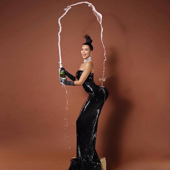 BlazeTweater's tweet photo. NEW KIM KARDASHIANS EMOTE🔥‼️

#Fortnite https://t.co/UVBcYeWAnj