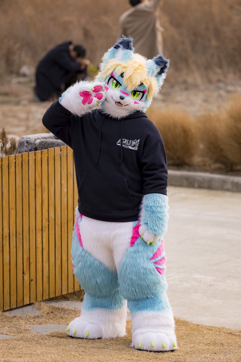 #FursuitEverday #Aru #阿鲁

Say cheese✌️🐾

📸：<a href="/ROK_Overkill_JP/">ROK_Overkill_JP</a>