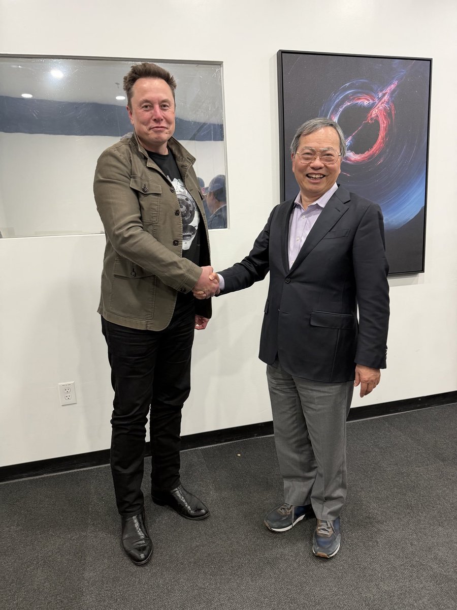 techdevnotes's tweet image. Elon with Supermicro CEO

Supermicro is working with xAI to build the world’s first GW datacenter powered by Blackwell GB300 GPUs for the Colossus 2 in Memphis
