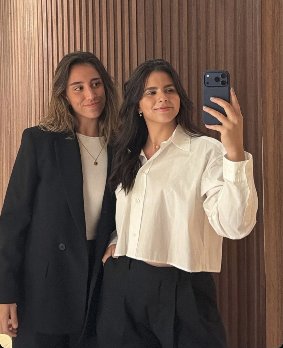 Sisters from another mister 👯‍♀️ <a href="/DelfiBrea/">Delfi Brea</a> <a href="/beaglez_padel/">Bea Gonzalez</a> 🐬🍍❤️‍🩹