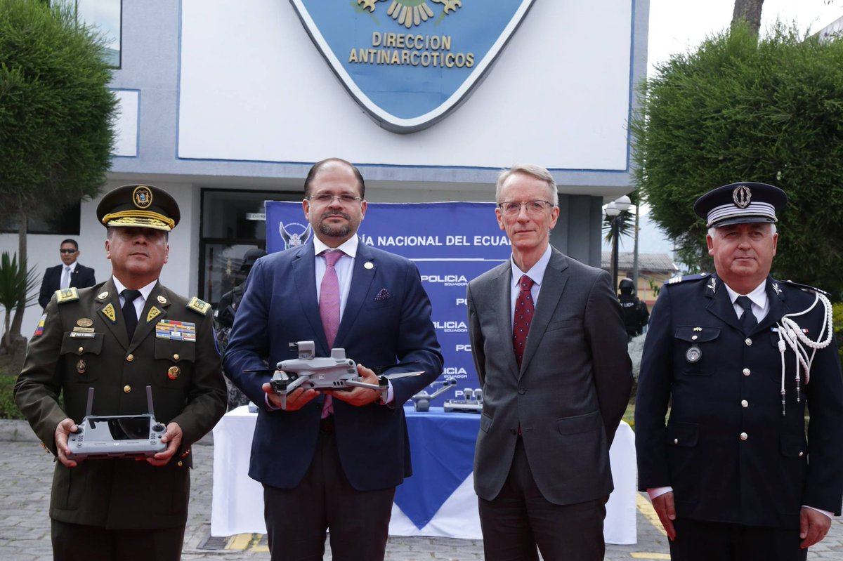 Hoy recibimos de parte de la República Francesa drones que se incorporan al escuadrón de naves no tripuladas con tecnología de última generación que fortalecerá la capacidad operativa de nuestras unidades especializadas GEMA, UIPA y ULCO; con respuesta táctica inmediata, cada uno