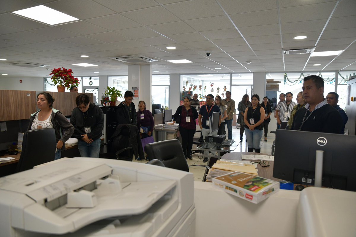 Hoy realicé un recorrido por las distintas áreas de la Fiscalía General del Estado como parte del proceso de transición. Pude constatar de primera mano el trabajo cotidiano de quienes sostienen la procuración de justicia en Veracruz y dialogar con el personal que, con