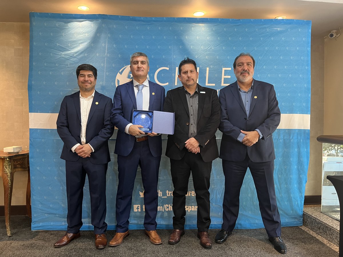 xintec's tweet photo. @xintec  recibió el reconocimiento #ImpulsoTransparente de @Ch_Transparente 🙌
Un hito que destaca nuestra Cultura Naranja y el principio que nos guía desde 2008: “dormir tranquilos”, trabajar con integridad y decisiones justas.
Gracias al Team Naranja. https://t.co/uwdnm9j3Ee