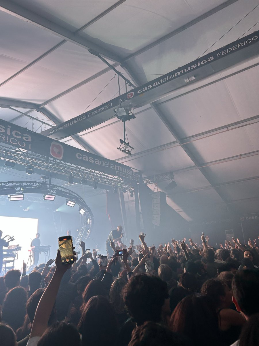 fammok o Napl, mi sono fatto il miglior concerto della mia infima vita.

#icani #napoli