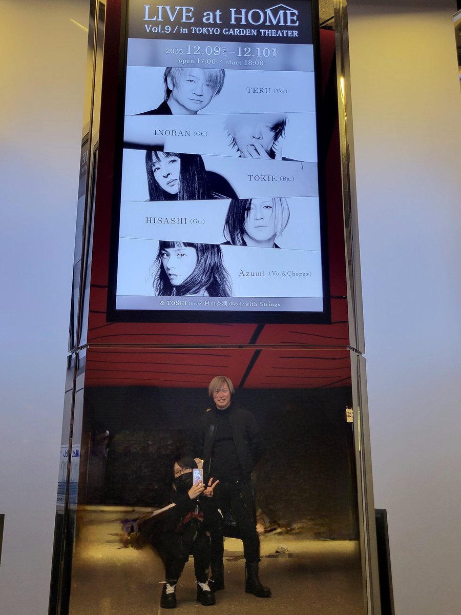 glaydoukoukai's tweet photo. LIVE at HOME楽しかった〜！
なによりTERUちゃんが昭和のスターになりきって楽しそうだった☆
勝手にしやがれ最高!!
武田真治最高🤣
#GLAY
#長袖をください https://t.co/lKZTc924h2