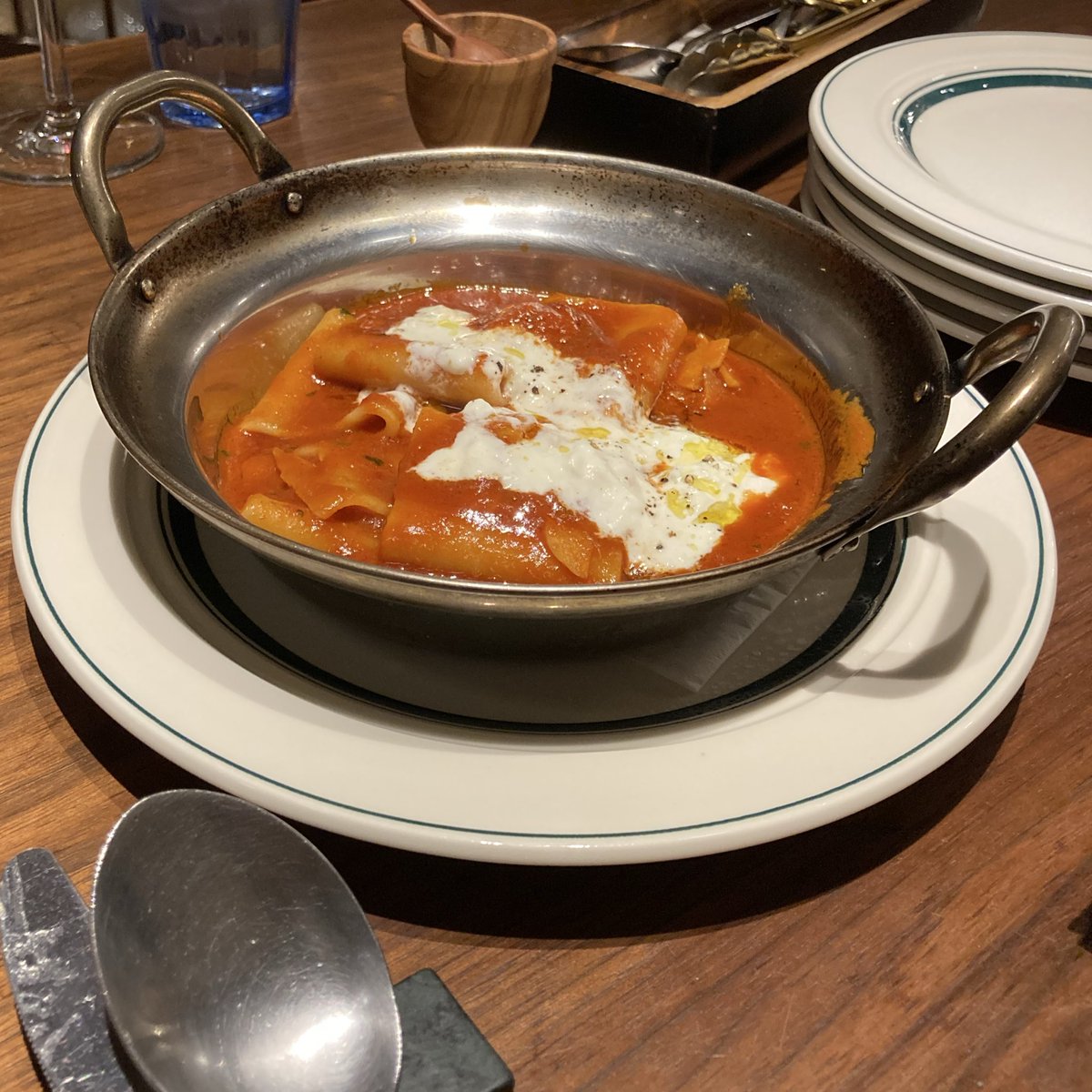 mxs385's tweet photo. 最近また、ワインの良さを再認識している... 料理に合うものを飲める機会があること、その良さを舌で解ることの贅沢さを痛感する。ほんと嗜好品は素敵で危険な沼だゎ... #味覚のうつろい https://t.co/bM6ELFvf7N