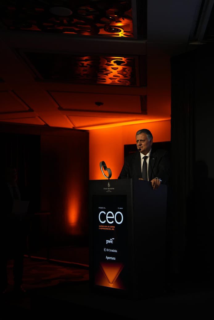 PwC_Argentina's tweet photo. 👏Felicitamos al ganador del premio CEO del Año: Horacio Marín, presidente y CEO de YPF.
✨¡Felicidades! https://t.co/tToEvIF3jd