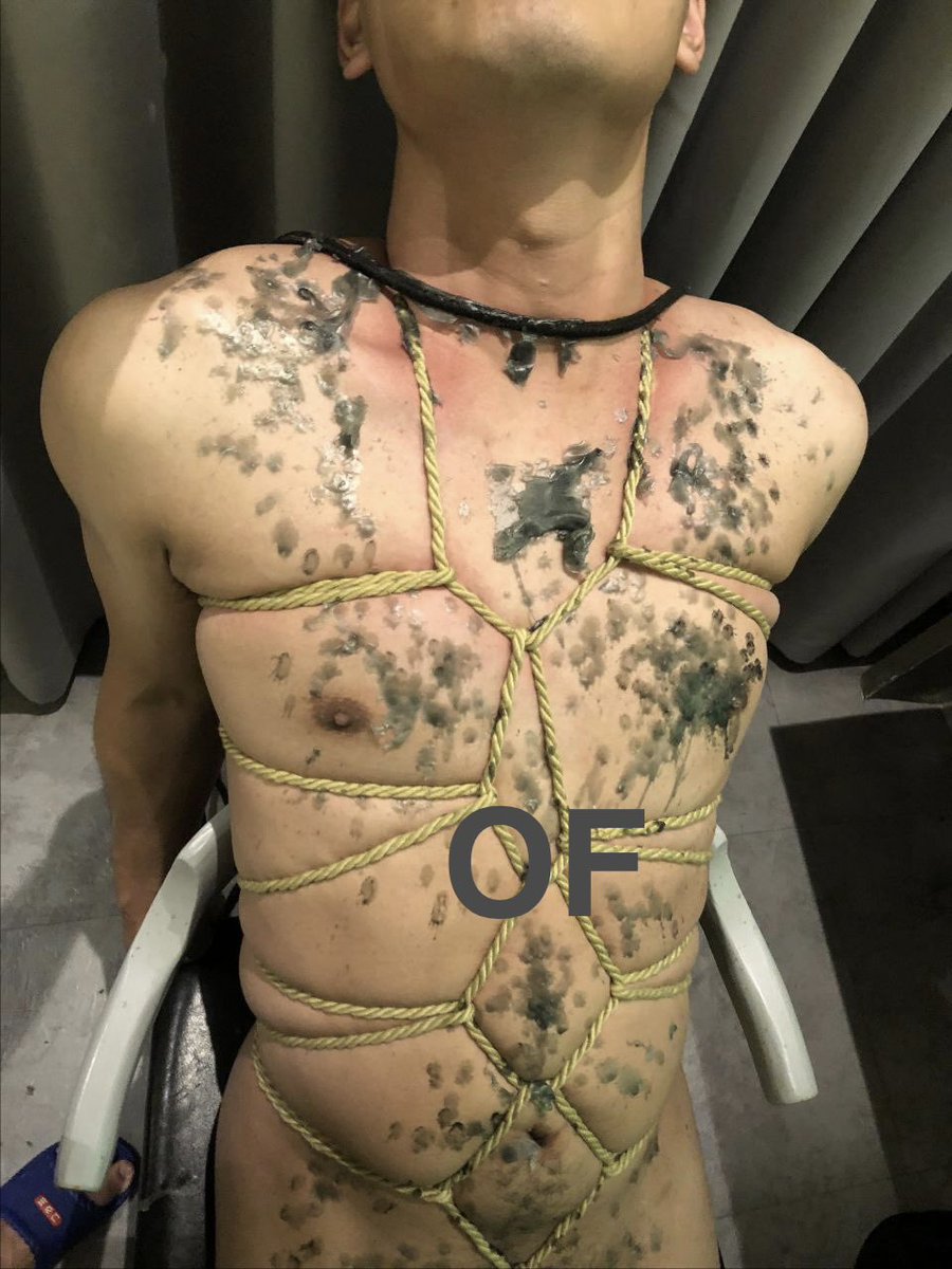 4Fourye's tweet photo. 趁现在比较少人看
想把以往每次玩发在这里记录下
这次是认识后的第三次
也是这次第一次给我口
也是你说的第一次给人口
可惜当时都顾着玩很少拍照片跟视频 很可惜 https://t.co/XUJIvuKDti
