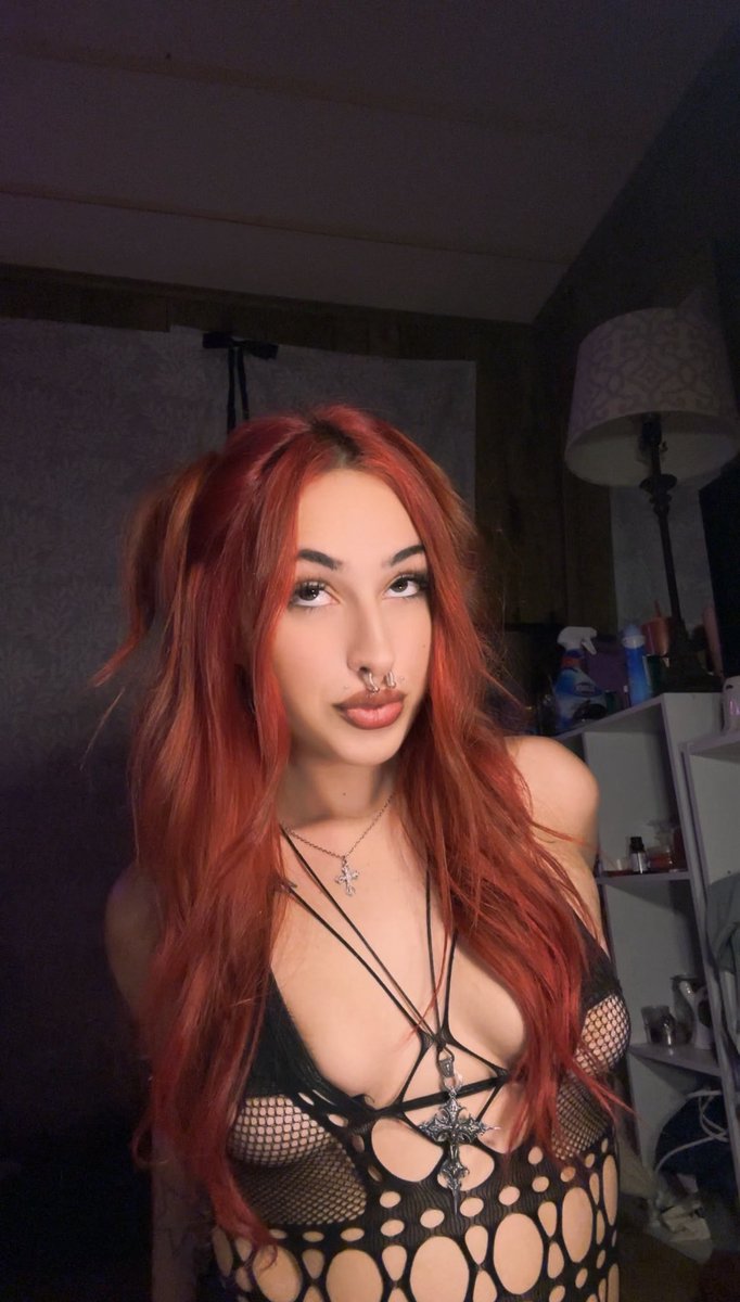 BellaReggs's tweet photo. Have you checked my bio yet ? 

it’s FREE btw 👀♥️… as a lil early christmas gift🎁… 
#nsfwtwt https://t.co/rKxNW8xS7O