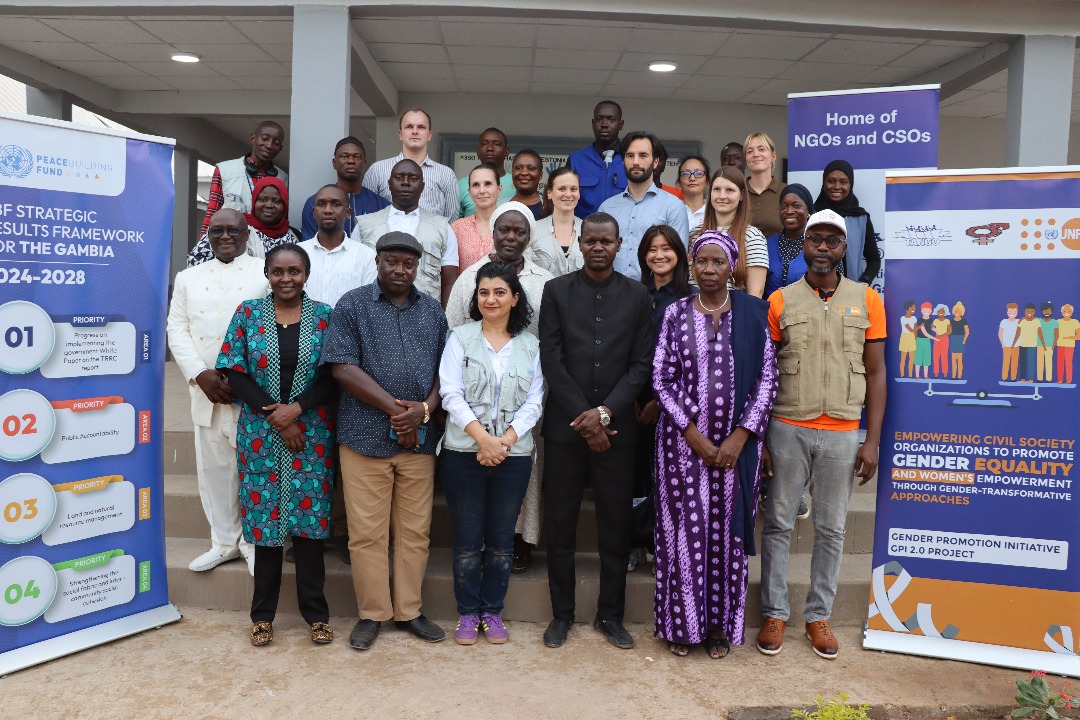 📍🇬🇲At the CSO House in Basse, Upper River Region, the Peacebuilding Support Office partners🇦🇹🇪🇪🇫🇮🇩🇪🇳🇴🇨🇭🇯🇵 joined the Governor to spotlight the essential role of civil society in peacebuilding. Supporting CSOs is critical to ensuring women’s voices shape sustainable solutions.