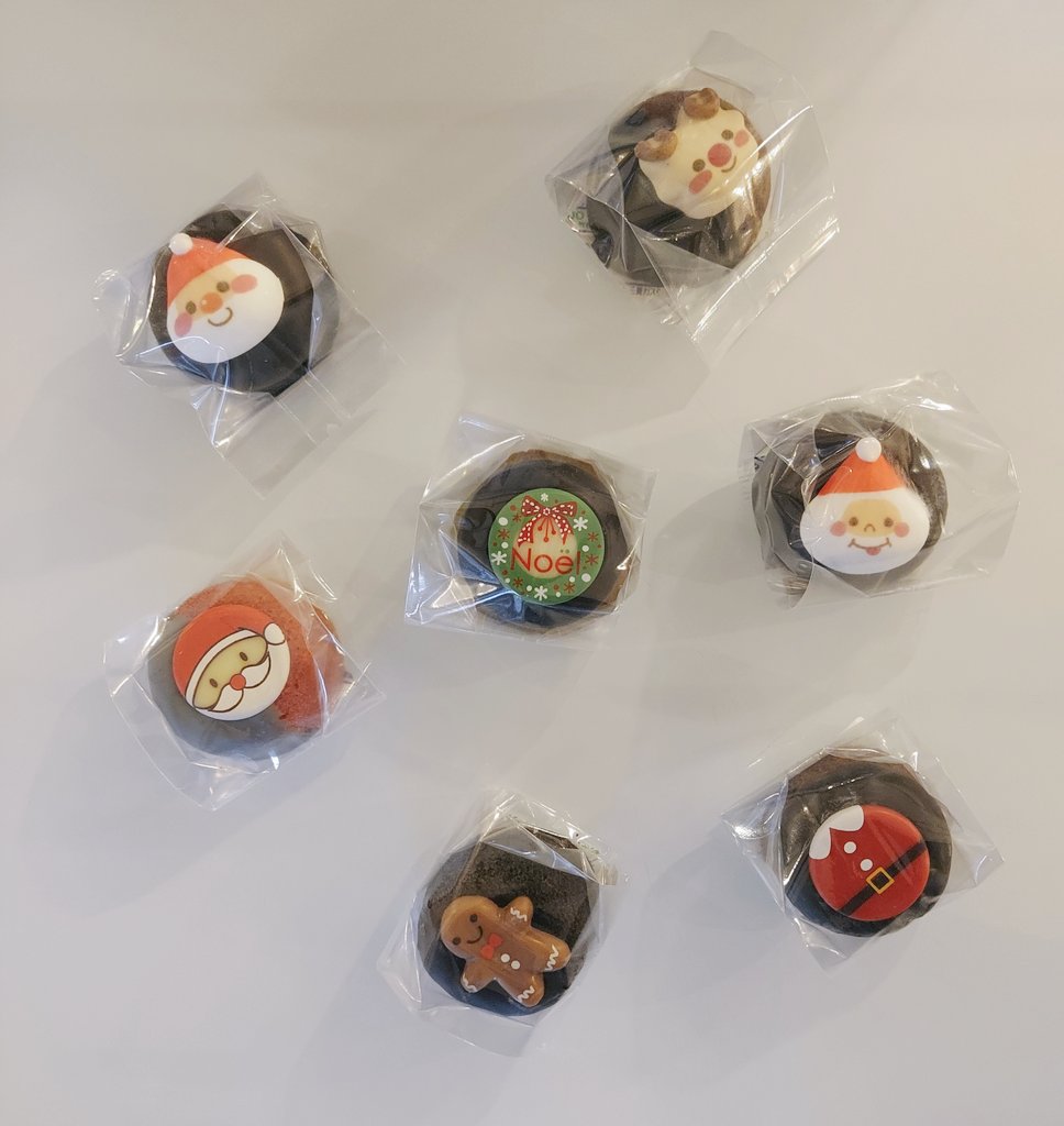 QuroNoir's tweet image. ポケットに入るぐらいの
小さな小さなChristmasを
あなたの大切な方へ
黒いお菓子だけ販売する
PatisserieQuroNoir の
#ring #Christmascollection