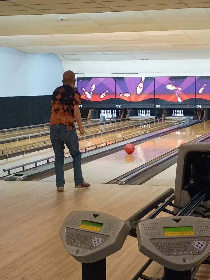 ValComScvs's tweet image. A generation of#supportingpeople lympics Athletes continues to grow here at VCS!

Robert won GOLD at this season's @SOPA_3Rivers Bowling Tournament this past weekend!

Congrats, Robert! #SupportingPeople