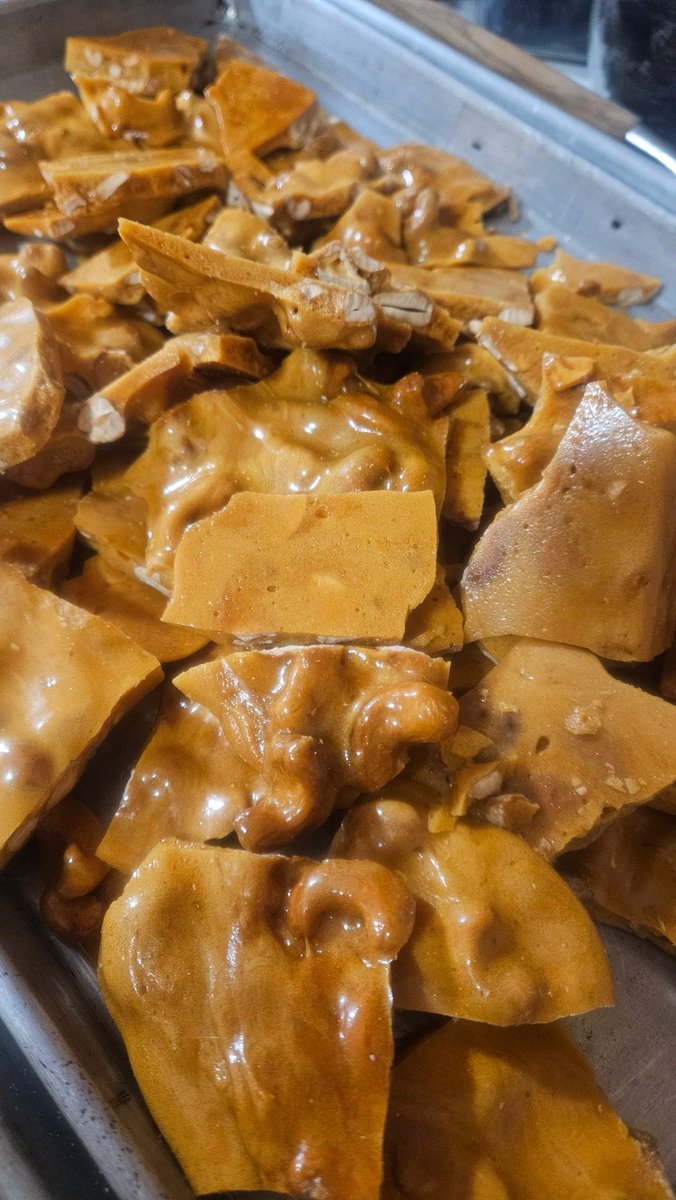 KleptoBek's tweet image. So cool I'm brittle
Cashew brittle, that is. #candymaking #Christmastime