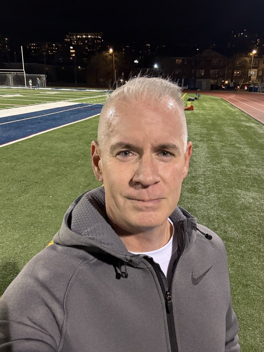 Delta06Running's tweet image. I promised a run after this morning’s leg workout and I got it done. Lots of company on the track this evening, but not my favorite company 😵‍💫 Strength workout in the morning.

#delta06running #myrunningpartnerisbetterthanyours #fallrunning