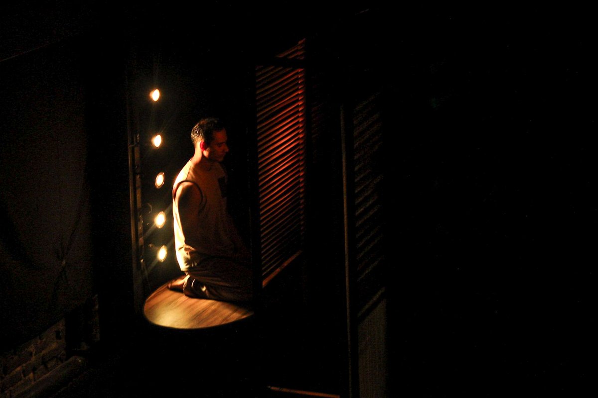 Lee la reseña de <a href="/veromastachi/">the leap of faith in everything is copy</a>  de Los perros que salvaron mi vida con <a href="/AlanBlasco/">Alan Blasco</a>  
Dirección Abigail Pulido y Estefanía Norato 
menuteatralmx.blogspot.com/2025/12/un-per…

Sábado 19 h Última funcion 
<a href="/CIRCULOTEATRAL/">El Círculo Teatral</a>