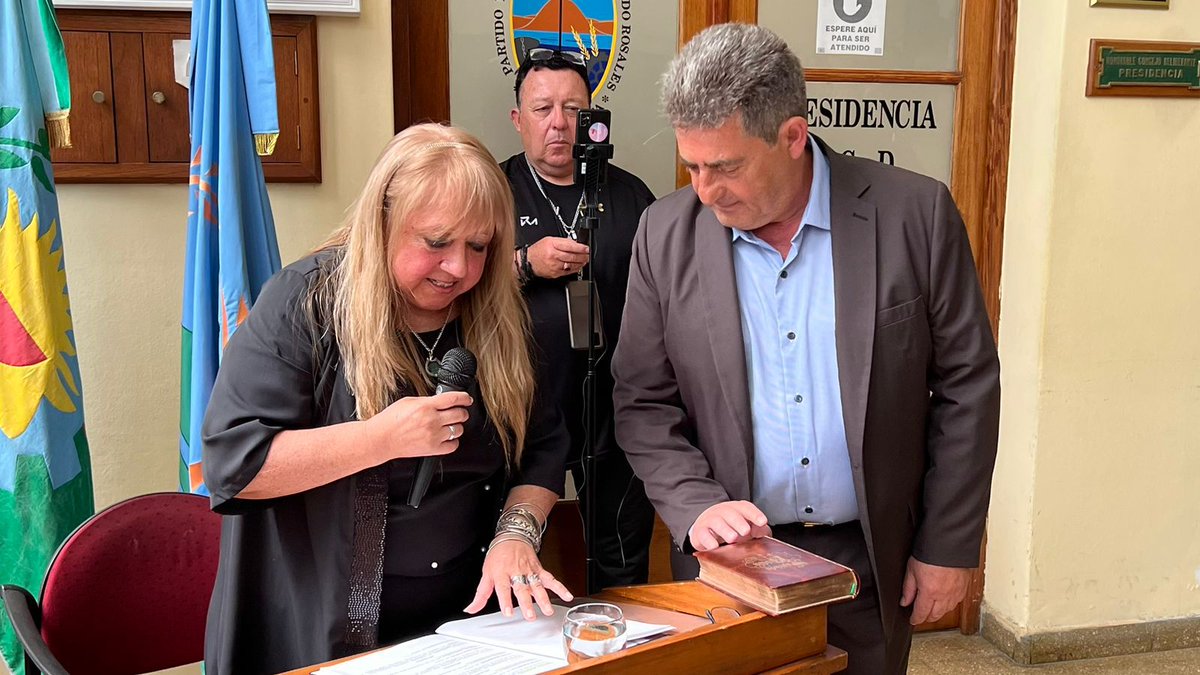 Asumiendo hoy con enorme satisfacción y responsabilidad la representación del vecino de Coronel Rosales por la alianza POTENCIA! Manteniendo a rajatabla la coherencia, honestidad y decencia en la función pública! 
Muchas gracias a los q bancaron esta difícil cruzada!