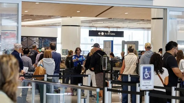 SimoZachary's tweet photo. The US proposes requiring a five-year social media history for ESTA applicants from 40+ countries, sparking concerns about privacy and digital rights among potential travellers. https://t.co/zlpiRrTLXq https://t.co/hFqRlutAQw
