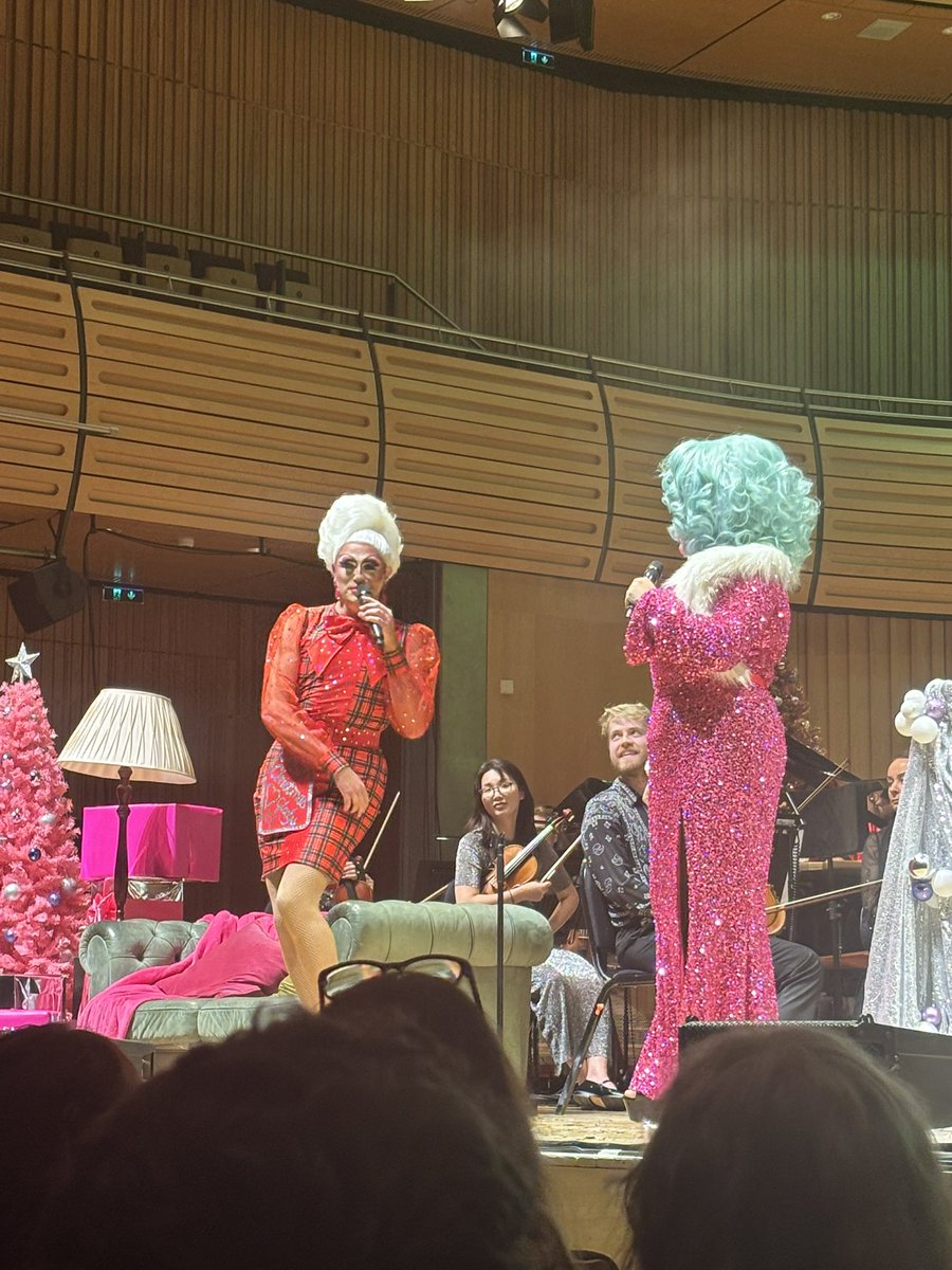 HarrietMay's tweet photo. Have I posted on Instagram already…yes but had the best time at Christmas Gaiety tonight ❤️ it was so amazing to meet and chat to @PeachesChrist and see my friend be amazing ❤️ https://t.co/cWpfihvrHh