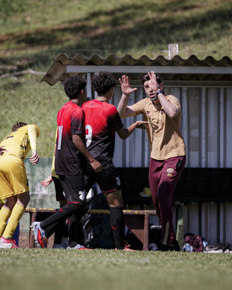 Coach_R_Avelar's tweet photo. A geração 2011 do Athletico mostrou maturidade, personalidade e adaptação para encarar cada desafio, sempre mantendo nossa maneira de jogar e crescendo juntos.

Obrigado aos atletas por competirem ao máximo e à comissão pelo excelente trabalho. https://t.co/Nw3dKSKdG2