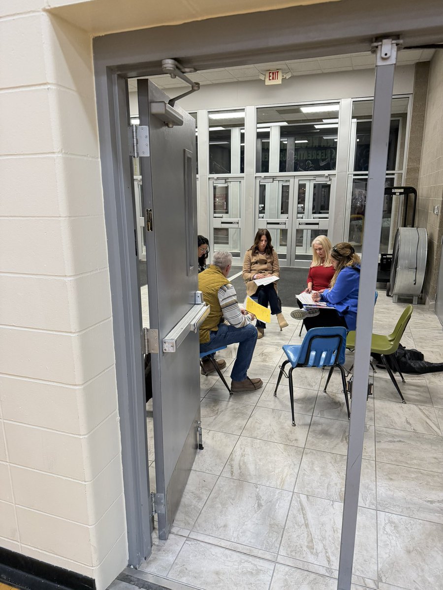 OGHOOPS's tweet image. Our Wednesday night annual tradition continues…parents and family show/come to practice to say a Holy Rosary for our team. ✝️ 🏀 We appreciate you!