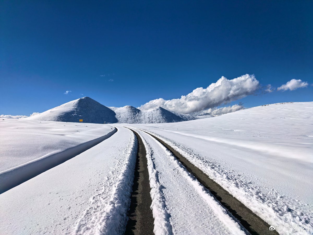 solacegrave's tweet image. ️ ️
This was at Mt. Kula Kangri, Tibet. 𝘠𝘦𝘴, I'm obsessed with cameras and taking pictures of anything in front of my eyes. 
️ ️