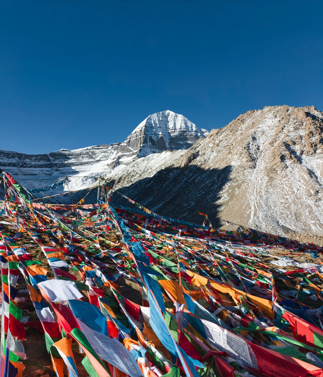 solacegrave's tweet image. ️ ️
This was at Mt. Kula Kangri, Tibet. 𝘠𝘦𝘴, I'm obsessed with cameras and taking pictures of anything in front of my eyes. 
️ ️