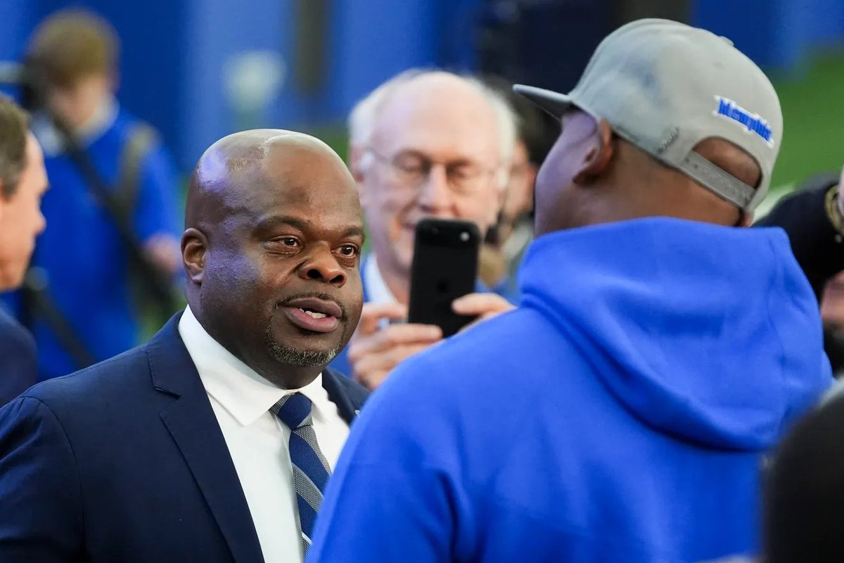 Here are some photos from Charles Huff's introductory presser via <a href="/cjday1900/">Chris Day</a>.

Full gallery: commercialappeal.com/picture-galler…