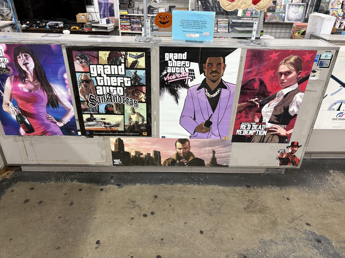 VinnyGorge's tweet photo. Can't believe they are still in business #SupportRealHipHop https://t.co/adsm0Wbt0h