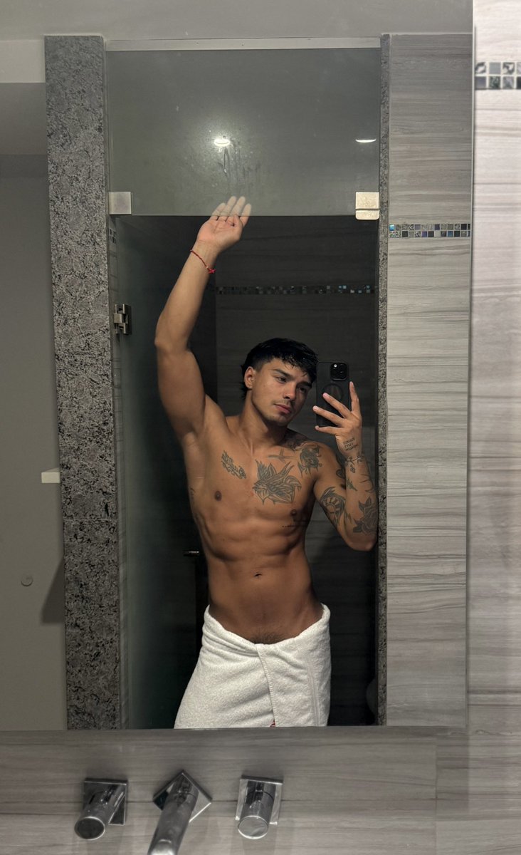 StunffoAlexis's tweet photo. Buenas Noches 🌙💦 https://t.co/1aPceEGo7V