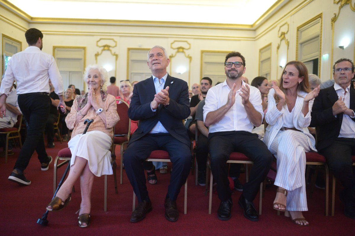 Alak y Estela de Carlotto encabezaron una jornada por el Día de los Derechos Humanos
infoblancosobrenegro.com/nota/110932/al…