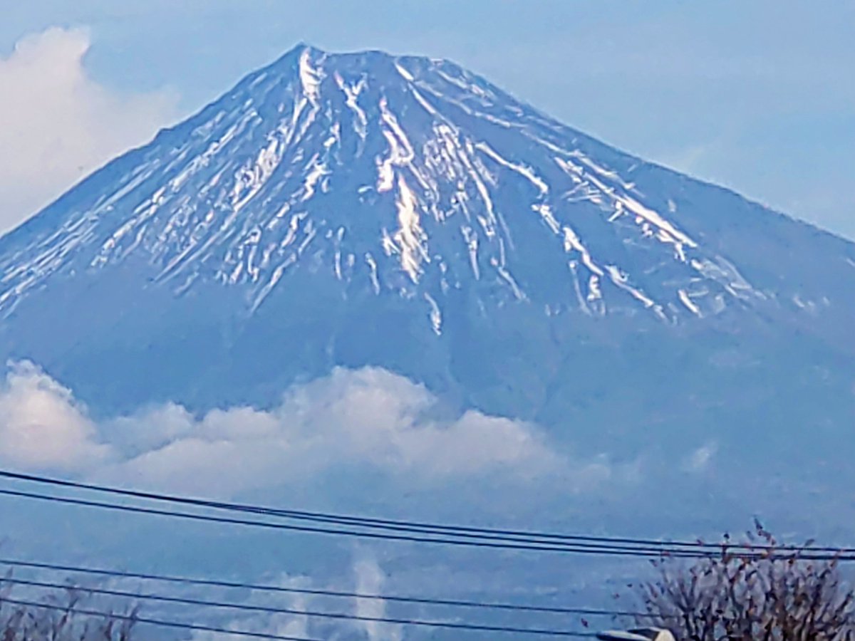 Syookun1012's tweet image. おはようございます😊
寒いのに雪が少ない、今朝の富士山です