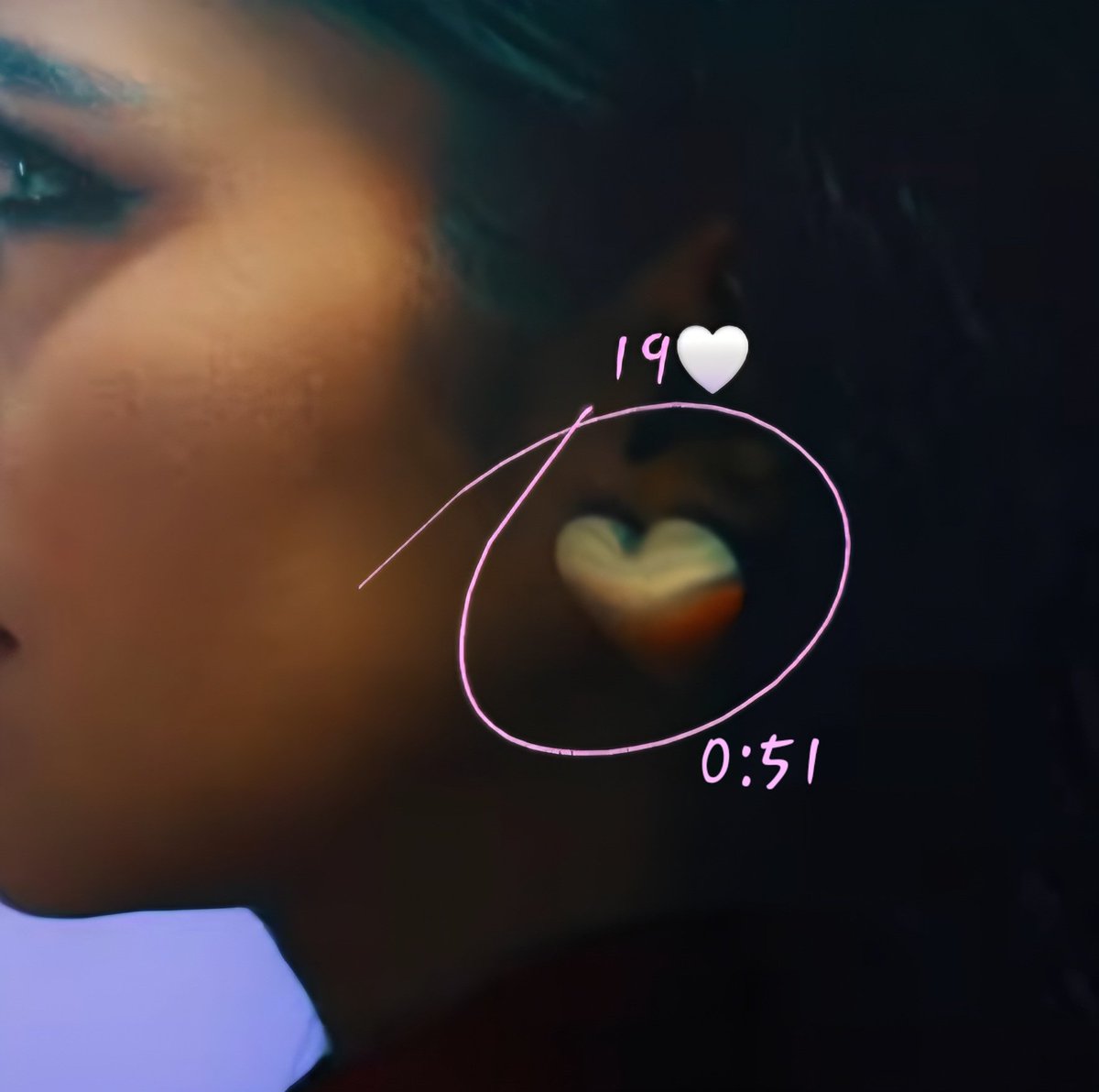 v4nee_At's tweet photo. @christophervele 19🤍. Aretes - Hace conjunto con el collar de corazón. https://t.co/icpBUUnHsY