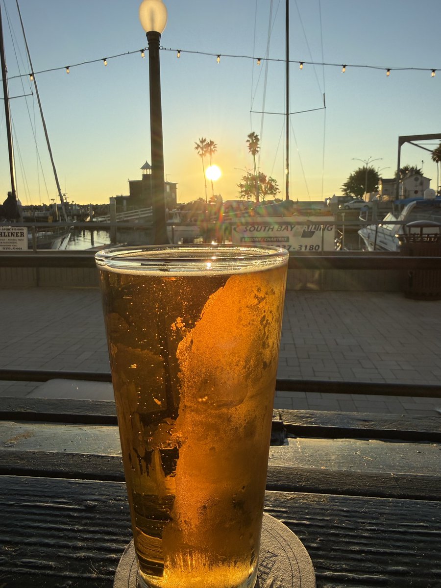 maabbkk's tweet image. 今年最後のアメリカ飲み
今19℃で最高😀
明日は日本だー🍻🍻