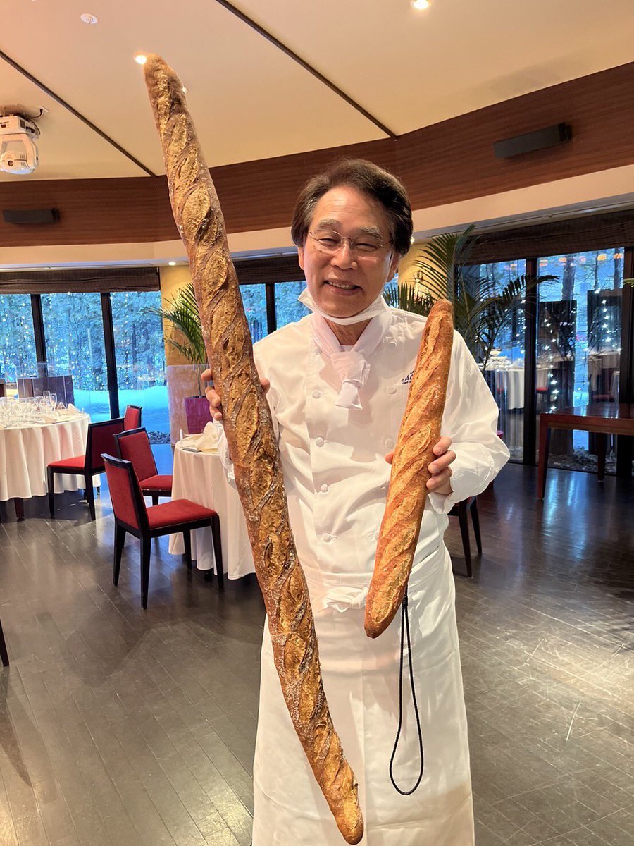 harukomabakery's tweet photo. @AIRG_Startmeup 

ラジオネーム　はるこまのオヤジ

【長い‼️長い❣️】

東京の有名店の片岡シェフ🧑‍🍳にオーダーを受けて作った
【長い長いバゲット🥖120cm】

ちょっと【我がパン人生での【長い長い自慢】でした❣️

猪狩さん、雪かきがんばってね👍 https://t.co/ePlsjHvk3Z