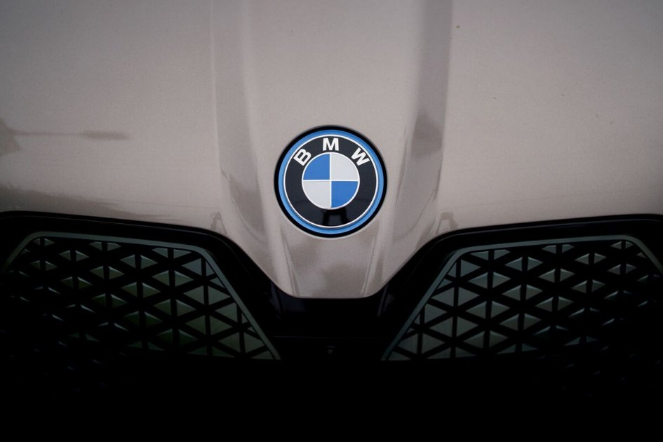 My_Tanner's tweet photo. BMW is now using blockchain tech and JPMorgan's Kinexys platform to automate foreign exchange, aiming for faster, simpler cross-border payments in their global operations.  https://t.co/lobhwkjV6k https://t.co/ID16qt4AK0