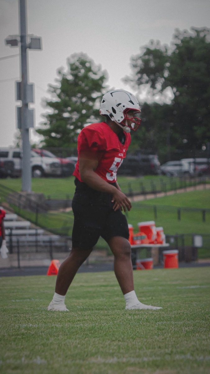 DarianJohnson50's tweet photo. I just need ☝🏽 opportunity 🙏🏽
6’3, 240 DE/OT
O- https://t.co/5RqPxydHc0
D- https://t.co/PK7gWCxsqP
@JPRockMO 
@CoachG_LEADPrep 
@daTalleyman 
@GSV_STL 
@PrepRedzoneIL https://t.co/RlfXVeyEbr