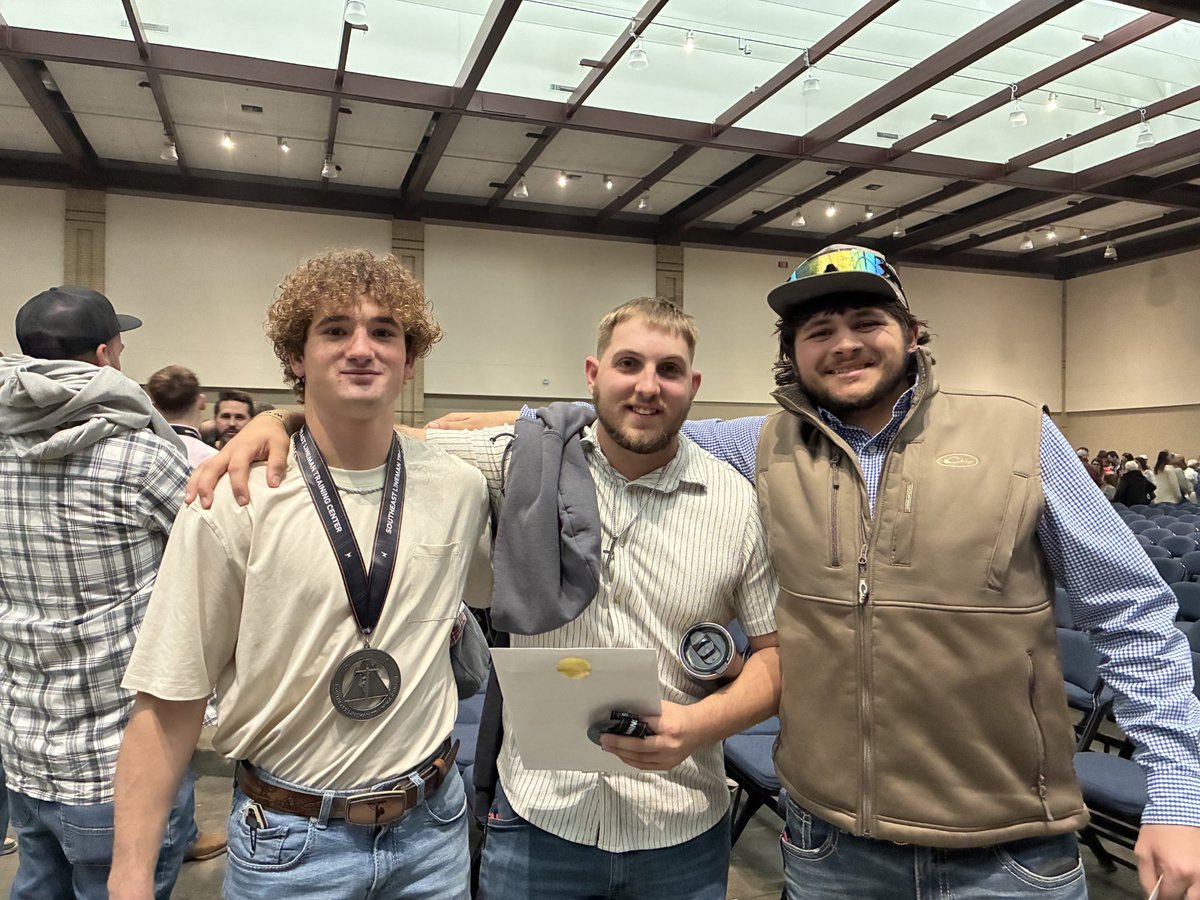 CoachDindl's tweet photo. Huge shoutout to ’24 grad and 1,000-yard rusher @CalebDehaven4 on graduating from the Southeast Linemen Training Center in Georgia. He’s still representing AG Football the right way with his work ethic and toughness. Proud of you, Caleb! #AGfootball #RunAtThem https://t.co/L42BBfMlvy